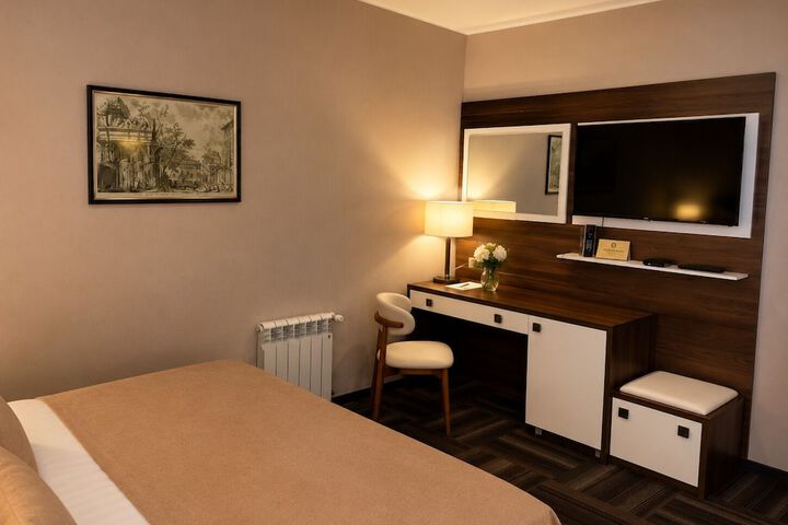 Room 13 of 25