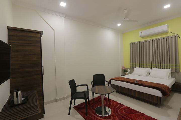 Room 11 of 24
