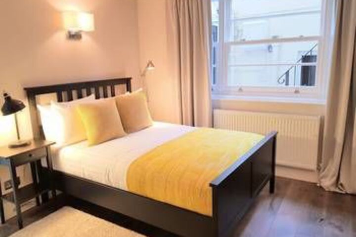 Stunning 2 Bed Ensuites Flat in Victoria - Zone 1