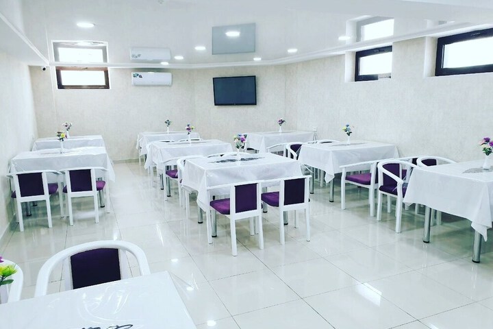 Dining 4 of 15