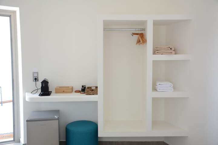 Room 4 of 18