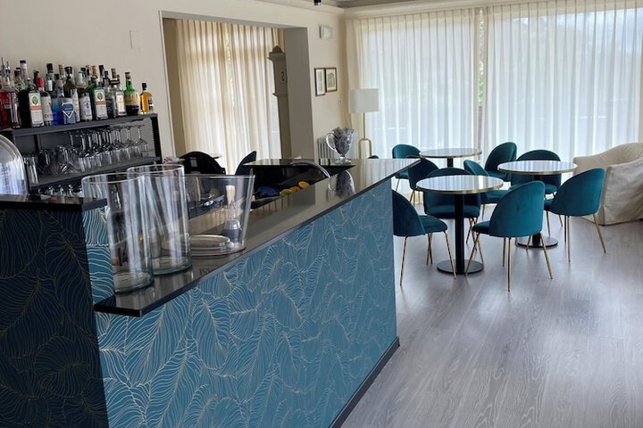 Lounge 45 of 59