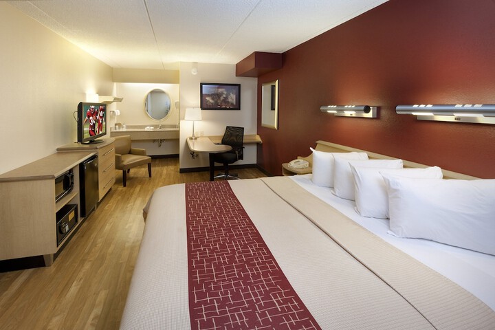 1 King Bed (7 of 19)