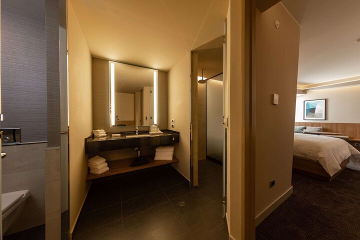 Room 50 of 77