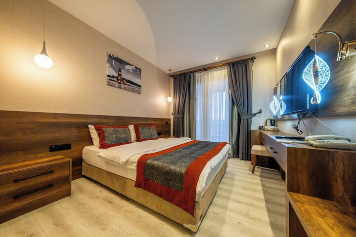Room 6 of 16