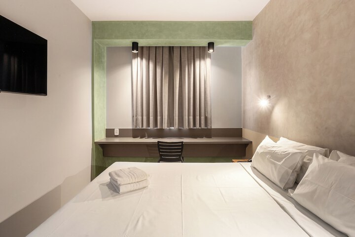 Room 7 of 33