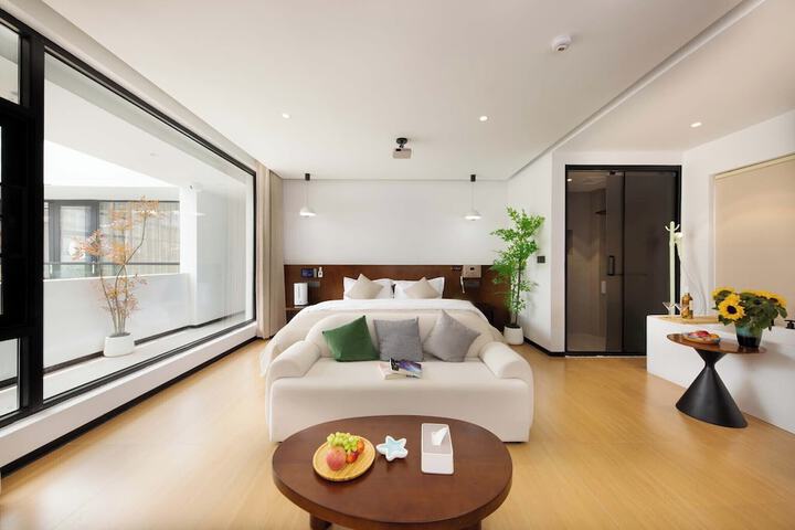 Room 16 of 61
