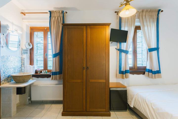 Room 16 of 46