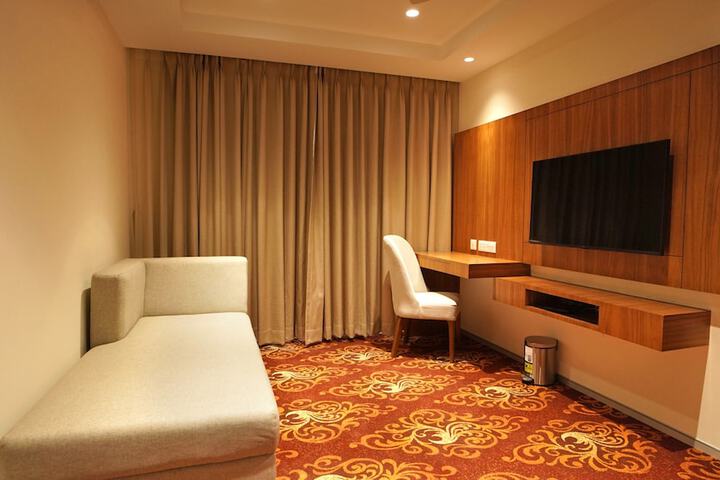 Room 13 of 72