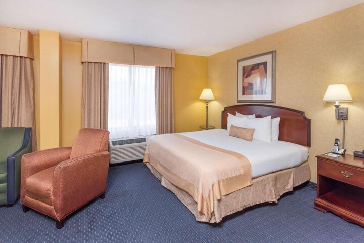 2 Queen Beds Deluxe Room (8 of 10)