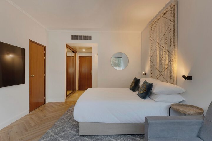 Room 10 of 46