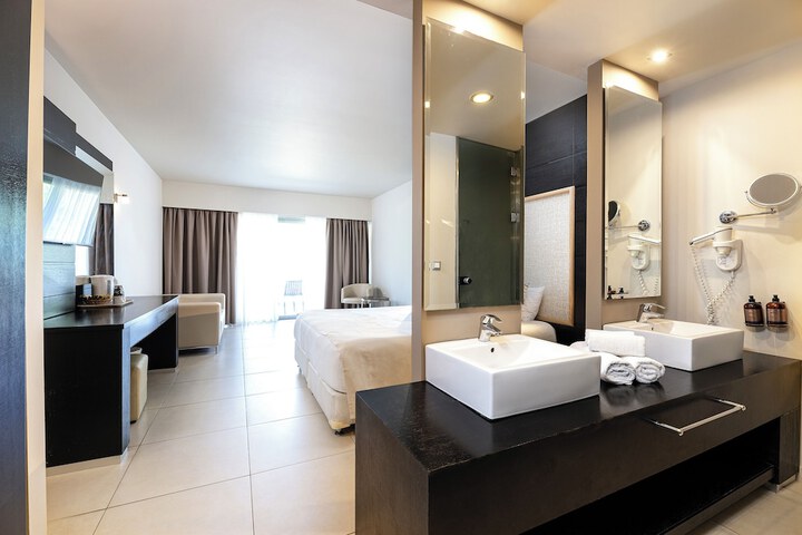 Room 84 of 236