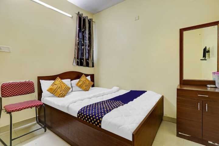 Room 7 of 18