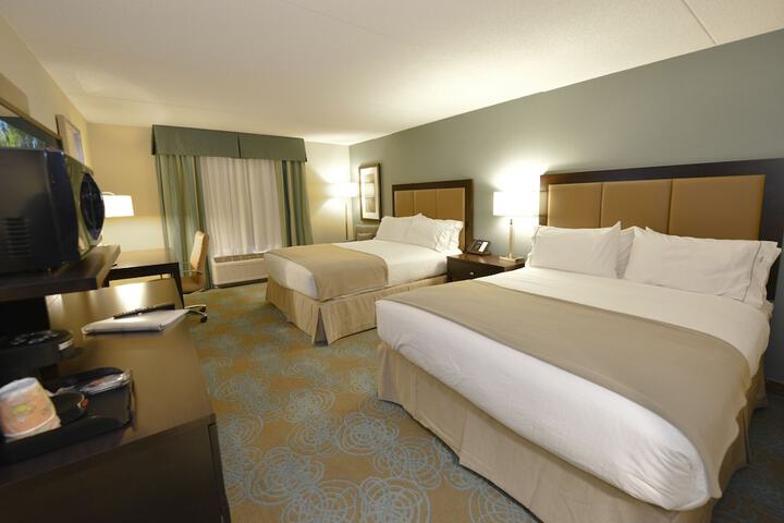 2 Queen Beds (13 of 21)