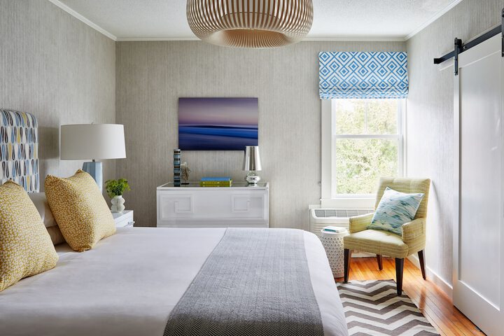 Room 27 of 65