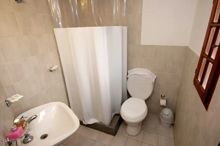 Room 10 of 14