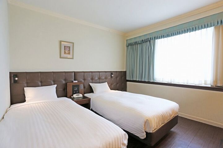 Room 18 of 42