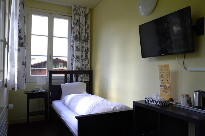 Room 30 of 173