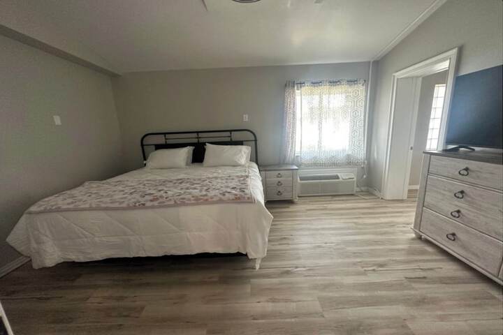 Room 9 of 16
