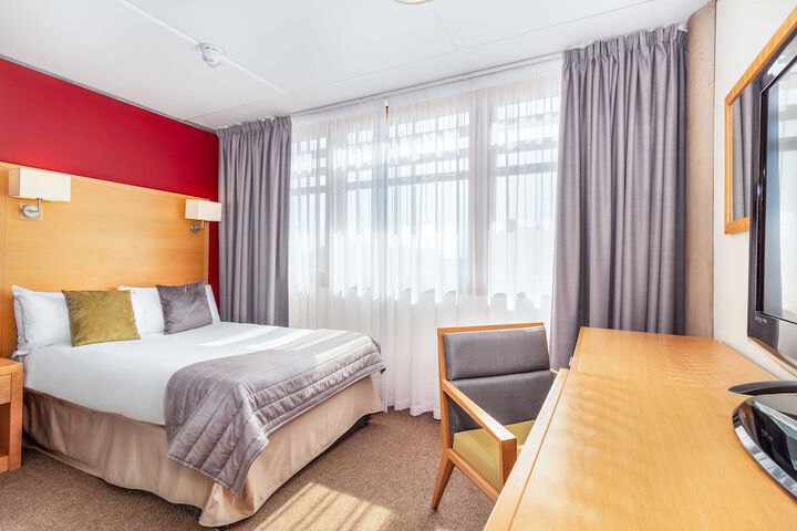 Room 4 of 40