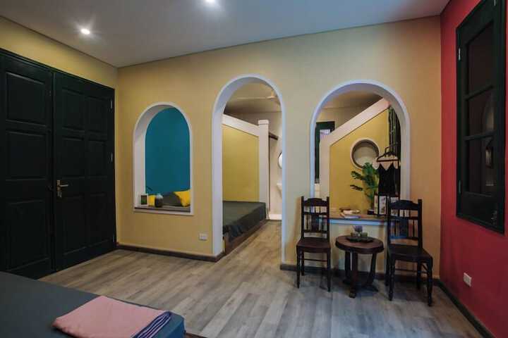 Room 7 of 16
