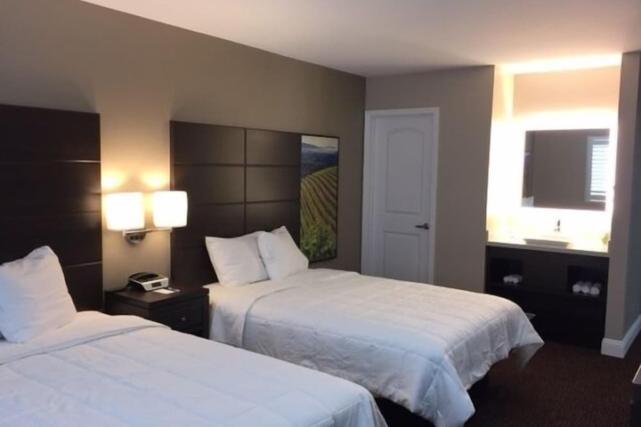 2 Double Beds (7 of 8)