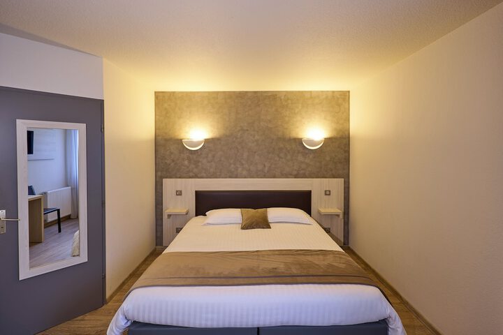 Room 18 of 114