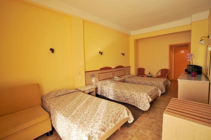 Room 4 of 13