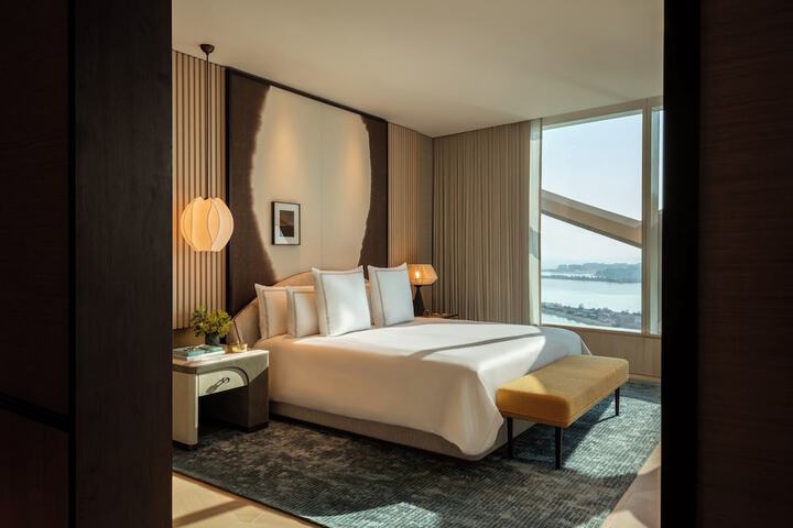 Room 15 of 208