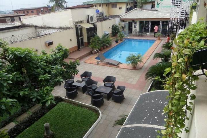 Hotel Exterior 17 of 18