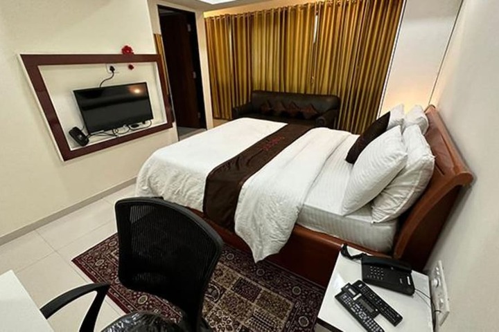 Room 12 of 28