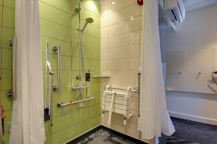 Room 15 of 26