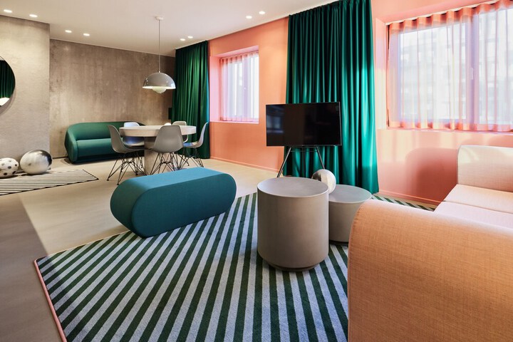Room 4 of 39