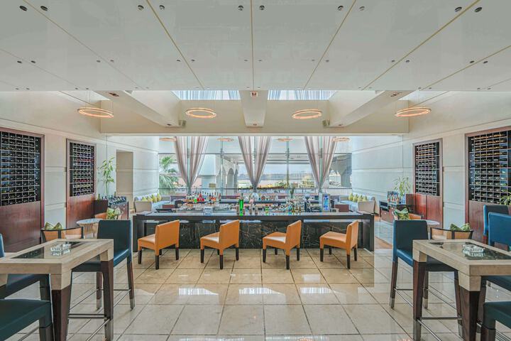 Lounge 50 of 65