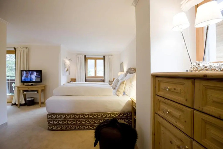 Room 9 of 27