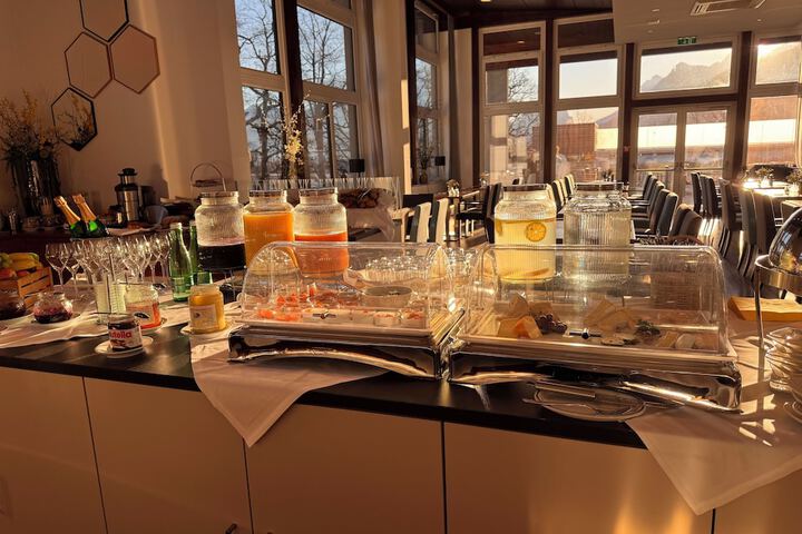 Breakfast/Coffee Service 21 of 38