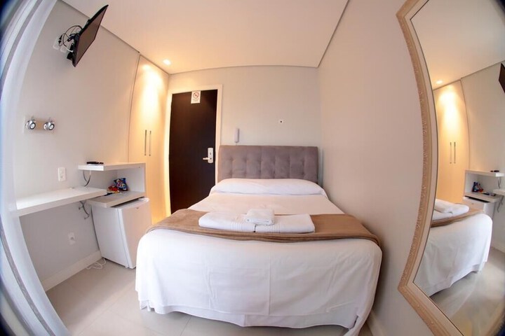 Room 4 of 40