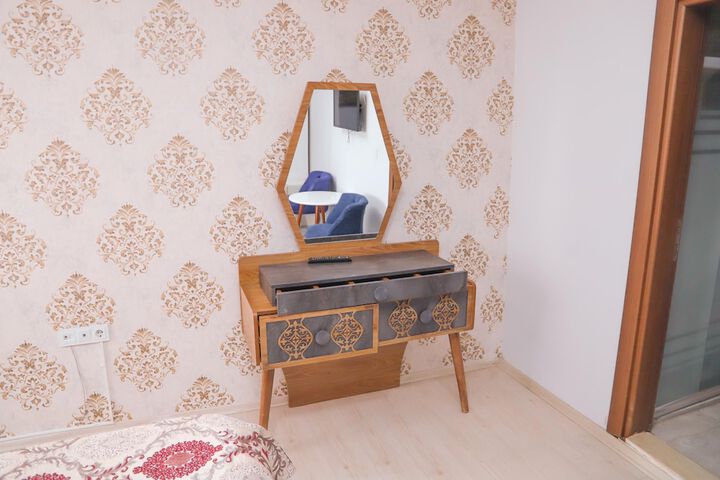 Room 7 of 33