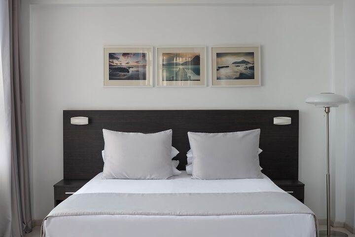 Room 12 of 27
