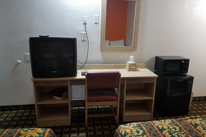 Single Queen Bed (5 of 6)