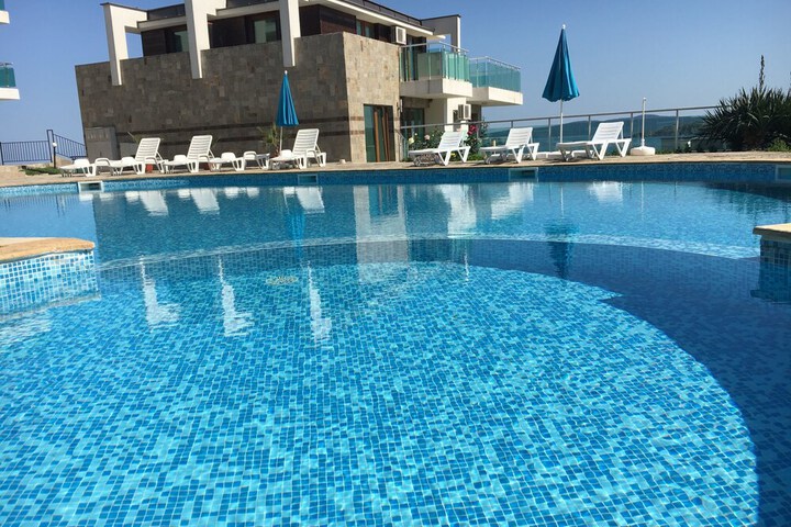 Pool 13 of 25