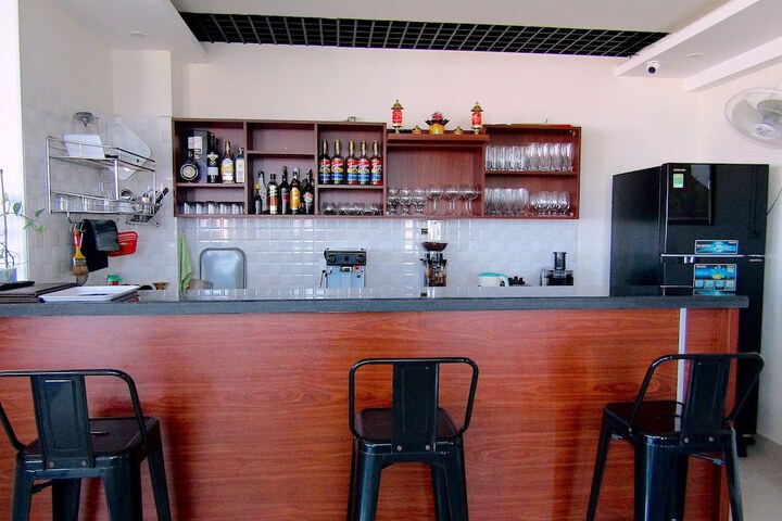Lounge 23 of 32