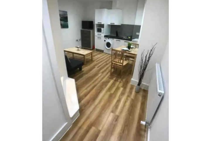 Room 7 of 12