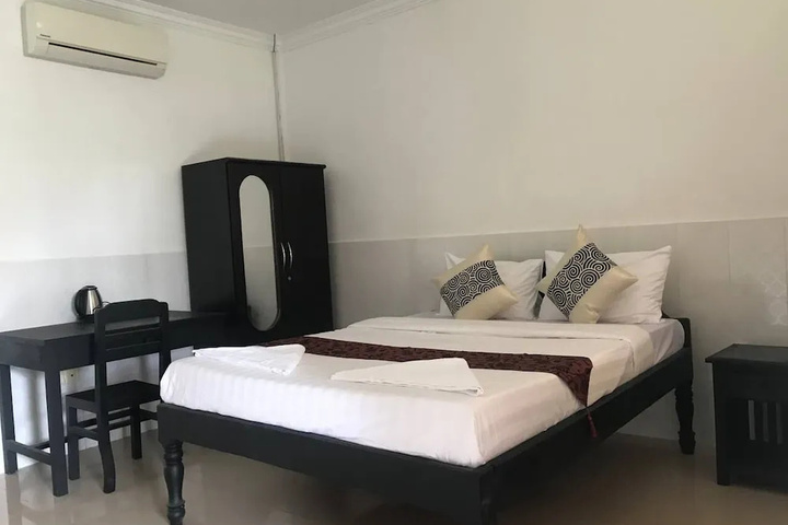 Room 2 of 8
