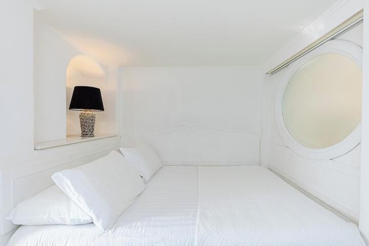 Room 32 of 115