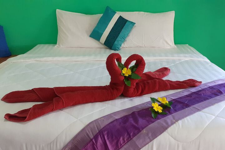 Room 12 of 100