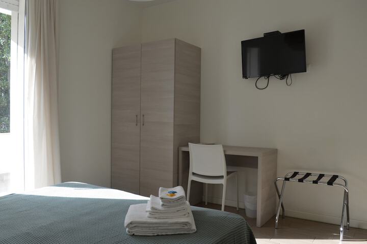 Room 16 of 140