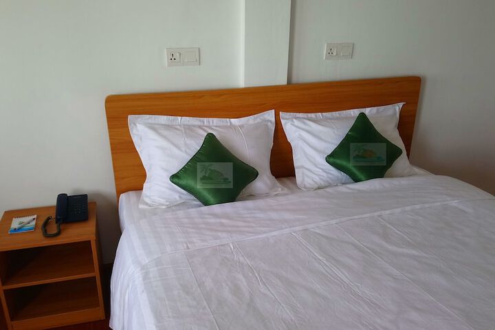 Room 3 of 37