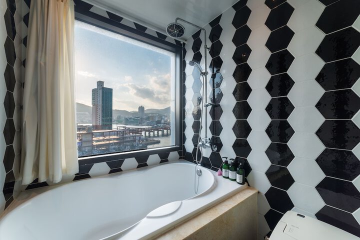 Room 47 of 62