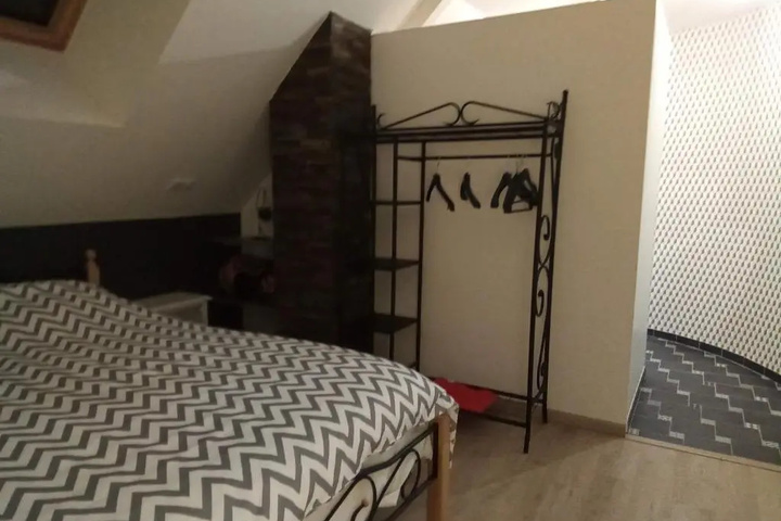 Room 4 of 11